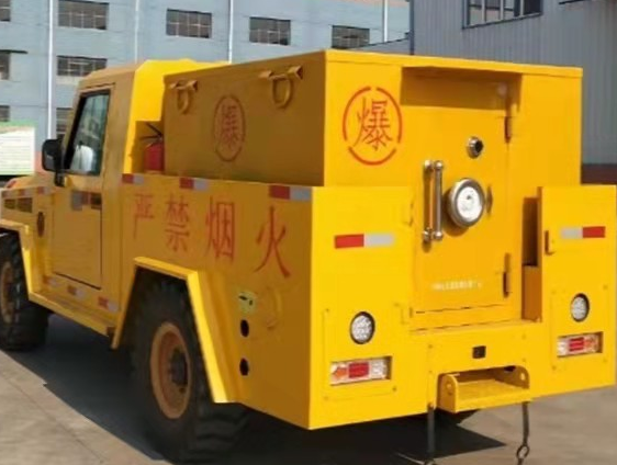 桥西凯龙爆破器材运输车：保障爆破任务的安全运行